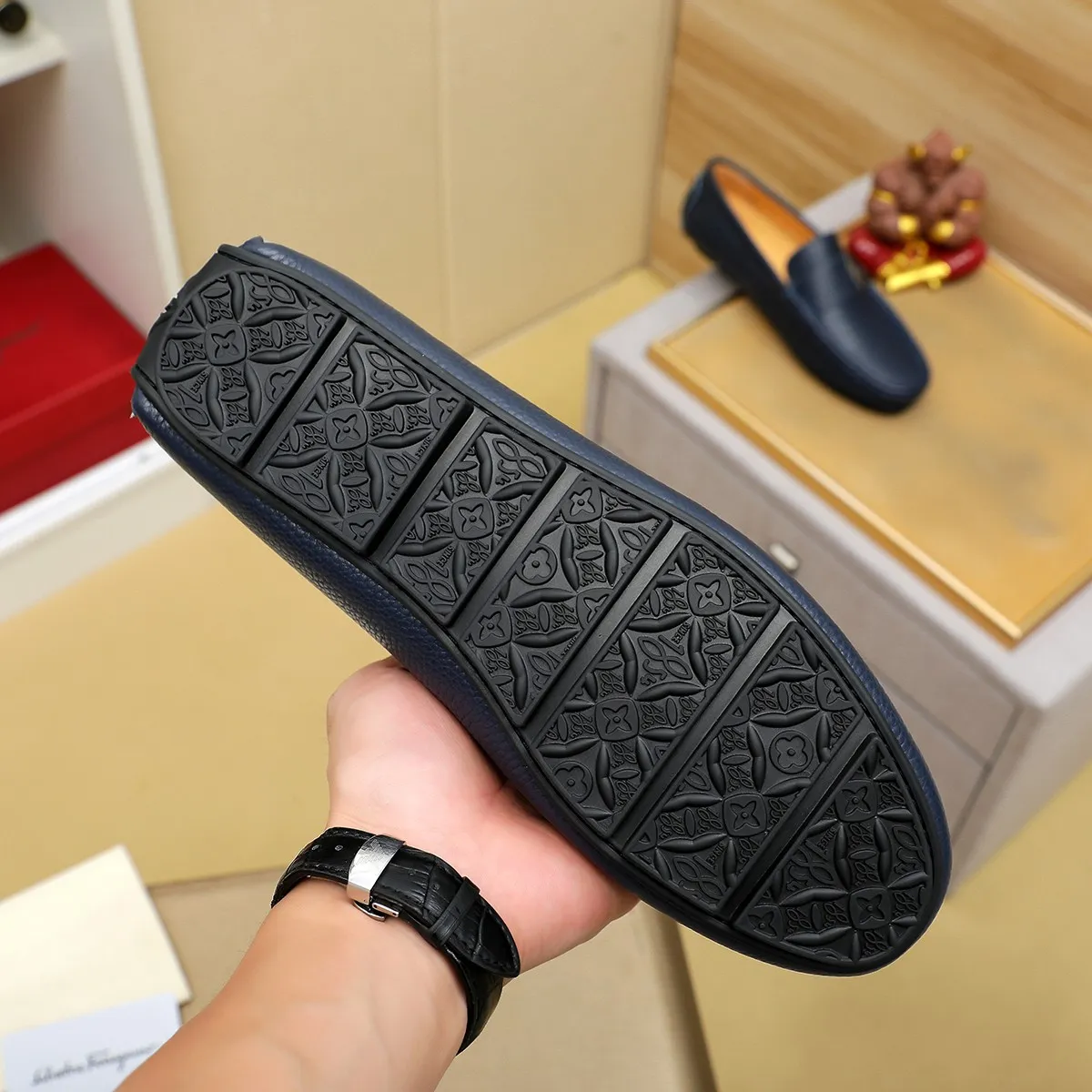 Men's shoes 💰360 🕷🕷【Ferragamo】Ferragamo Popular fashionable casual slip-on shoes🇨🇳Official website counter 1:1 production, original mold opening💯Good quality visible, imported high-end first-layer calfskin, luxurious pigskin lining🌿Very clear texture, high-quality waterproof, non-slip and wear-resistant outsole🎋High quality and low price, truly handmade🍓Color, code number 38-45